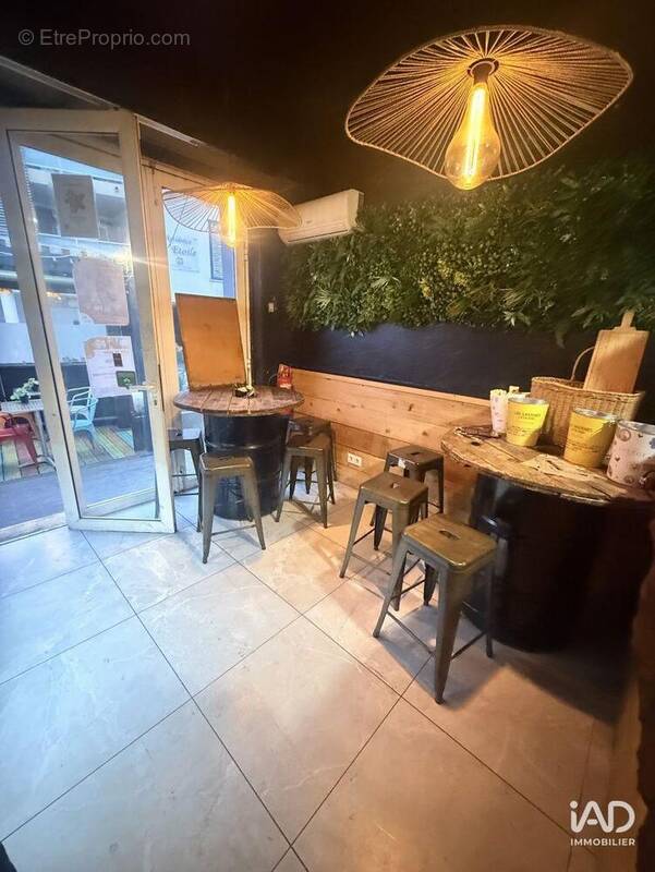 Photo 1 - Commerce à PIA