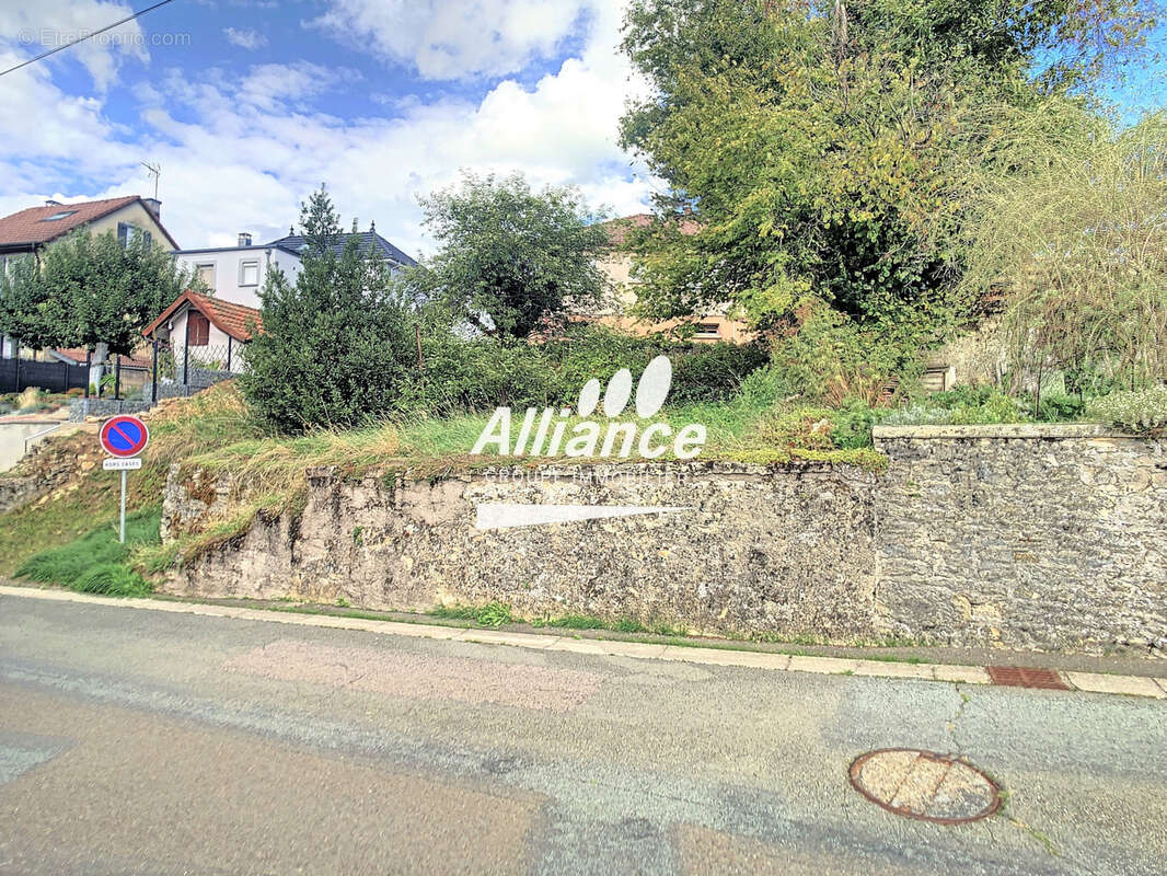 Terrain à BEAUCOURT