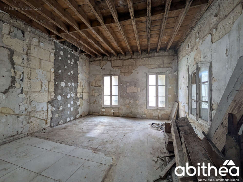 Immeuble à rénover de 143 m2 en plein centre de Libourne ! - photo 8