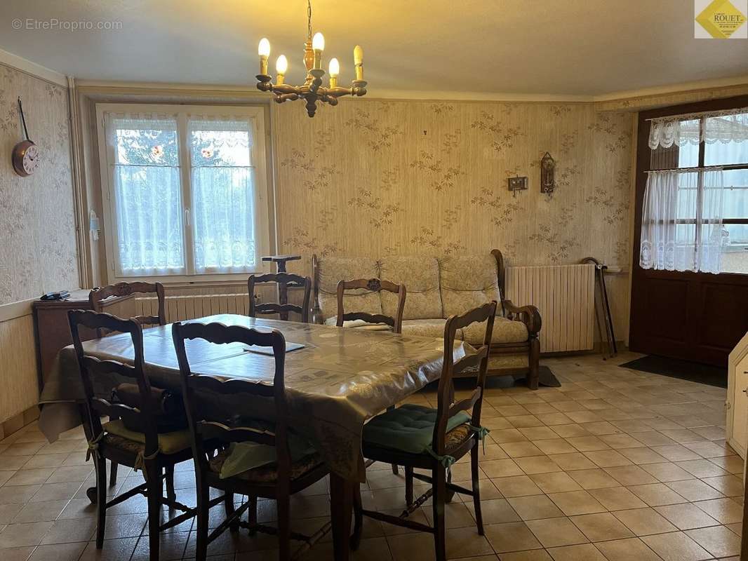 Maison à COUSSAY-LES-BOIS