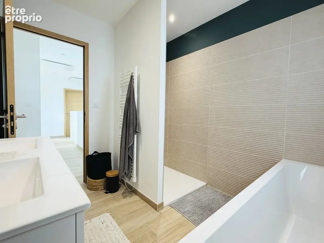 Villa contemporaine sur un très beau terrain avec piscine et puits - photo 8