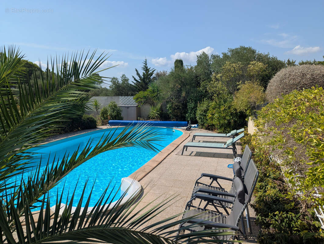 Villa de plain-pied avec piscine chauffée dans un environnement calme - photo 11