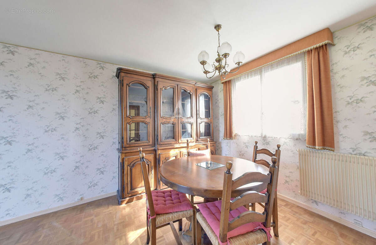 Maison à LA QUEUE-EN-BRIE