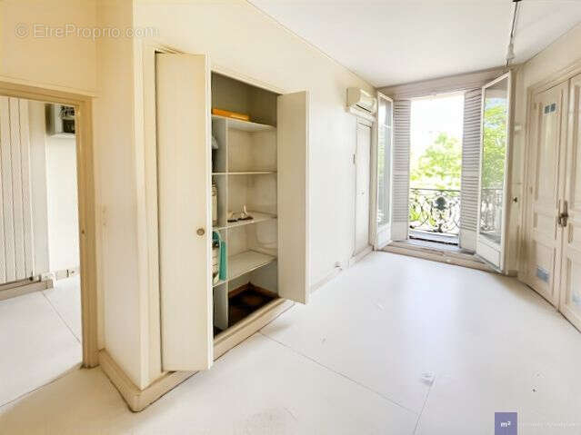 Commerce 177 m² à Paris-3e  - photo 4