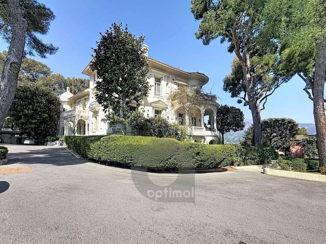 Appartement à ROQUEBRUNE-CAP-MARTIN