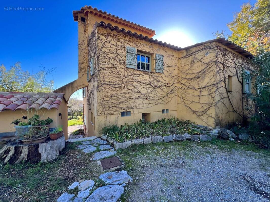 Maison à TOURRETTES-SUR-LOUP