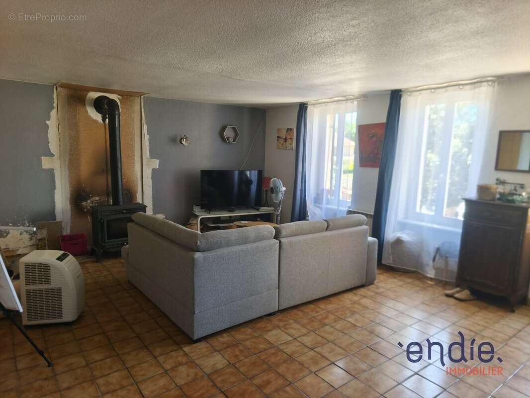 Maison a vendre 8 pieces (167 m²) à cosne d'allier - photo 2