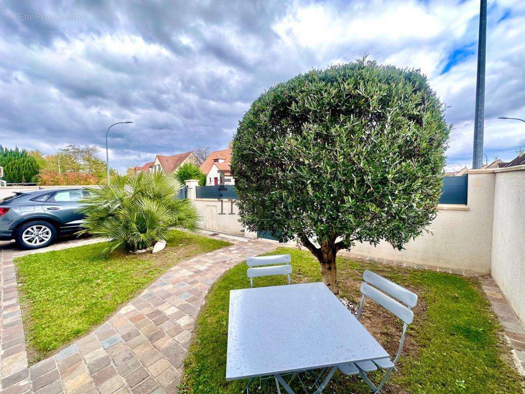 Maison à OLLAINVILLE