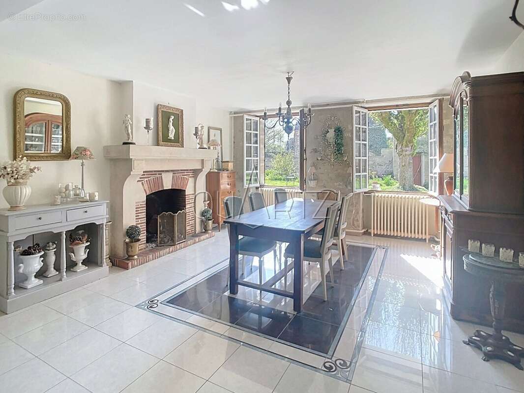 Maison 340 m² à Nesles-La-Vallee  - photo 10
