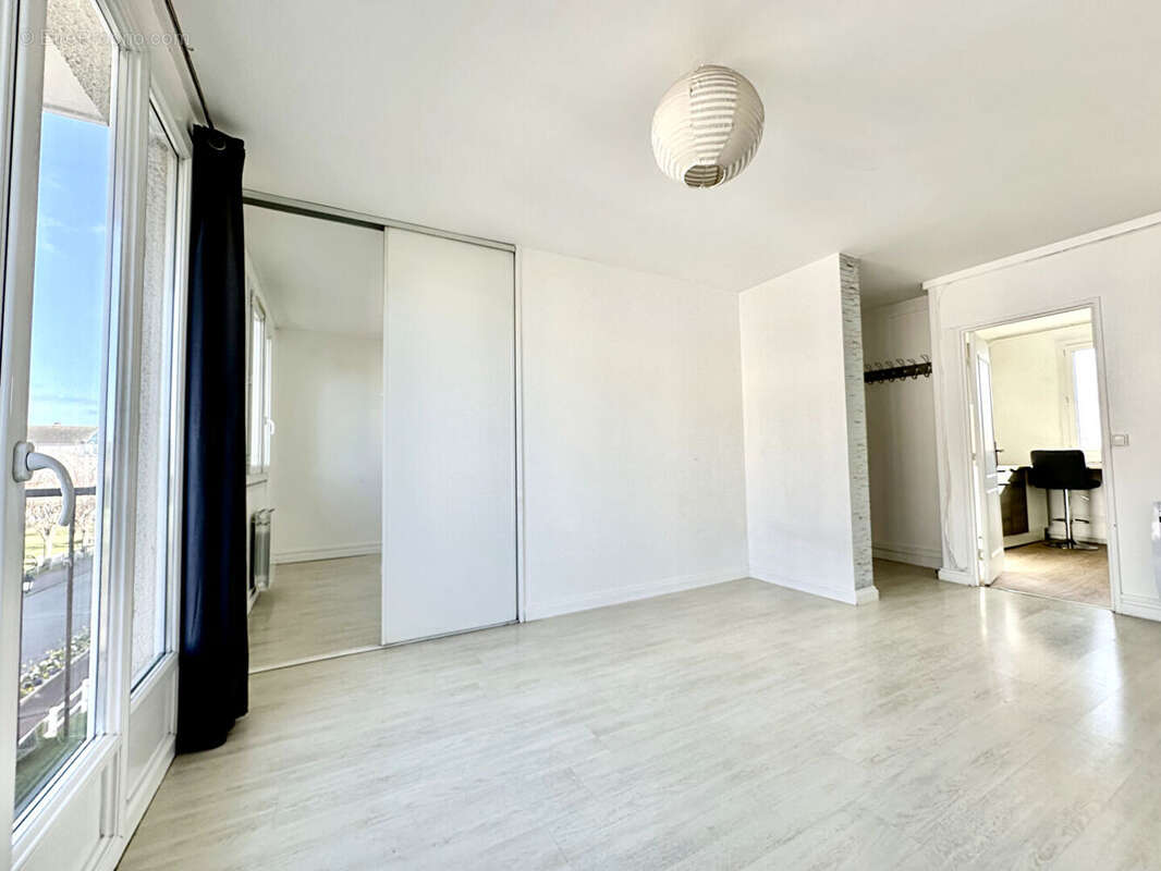 Appartement à LE MESNIL-LE-ROI