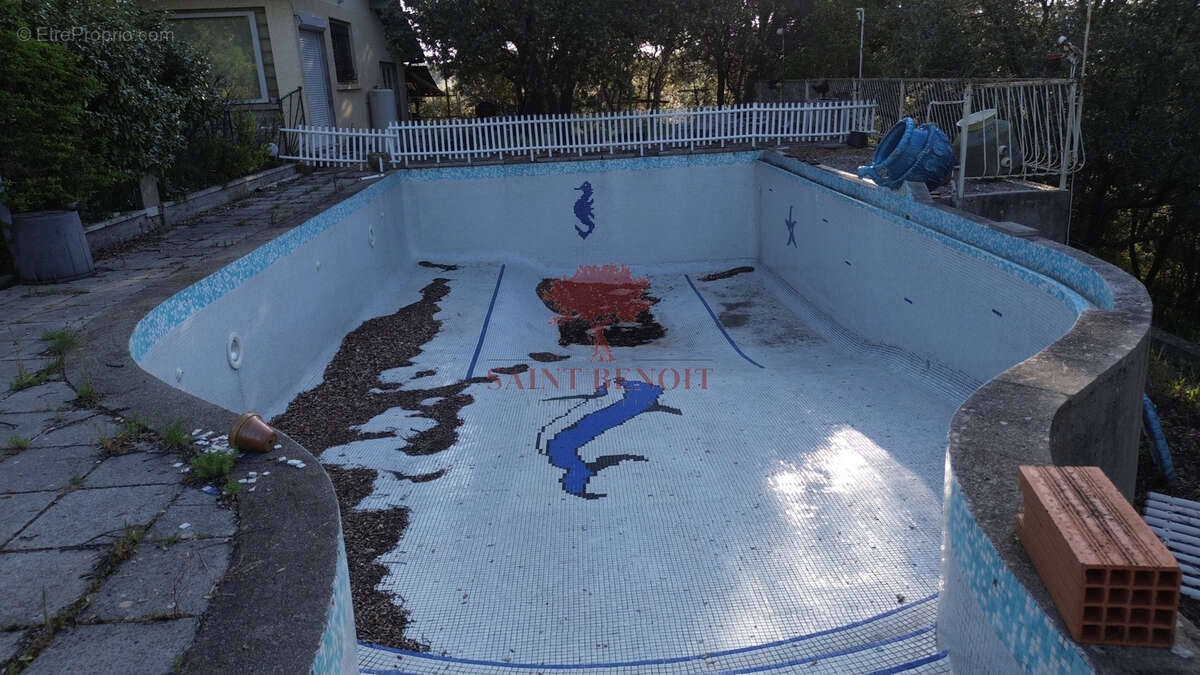 Villa de type t6 avec une piscine sur une parcelle de 5770m2 - photo 26