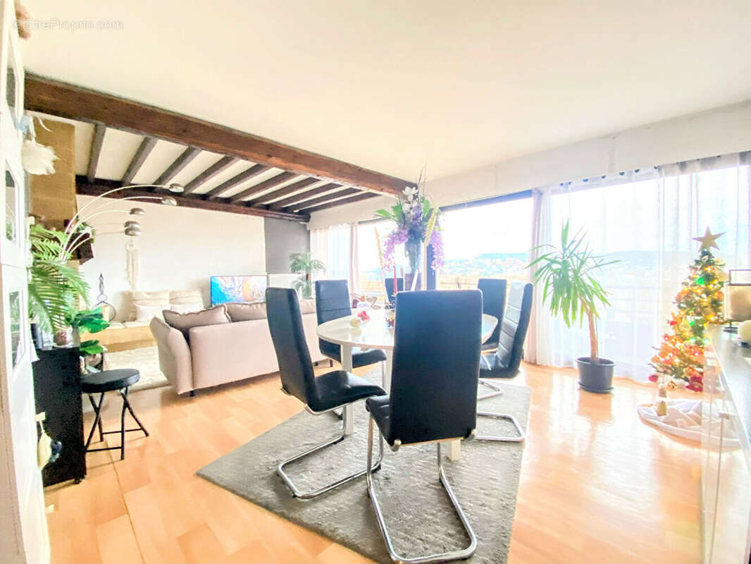 Appartement à BAGNOLS-SUR-CEZE