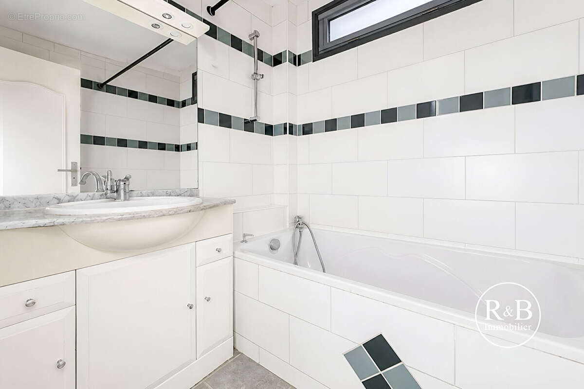 Appartement à LES CLAYES-SOUS-BOIS