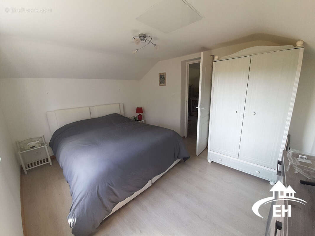 A vendre - maison de 72 m² - terrain de 2880 m² - photo 6