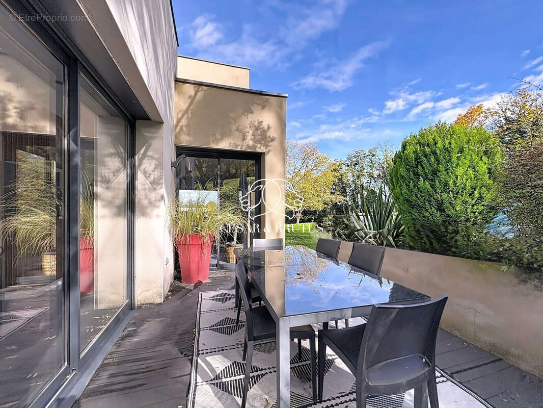 Maison à SAINT-ROMAIN-AU-MONT-D&#039;OR