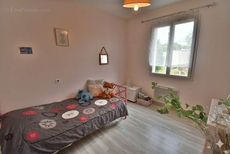Maison à vendre 4 pièces VARS (16), 3 chambres et terrain - photo 8