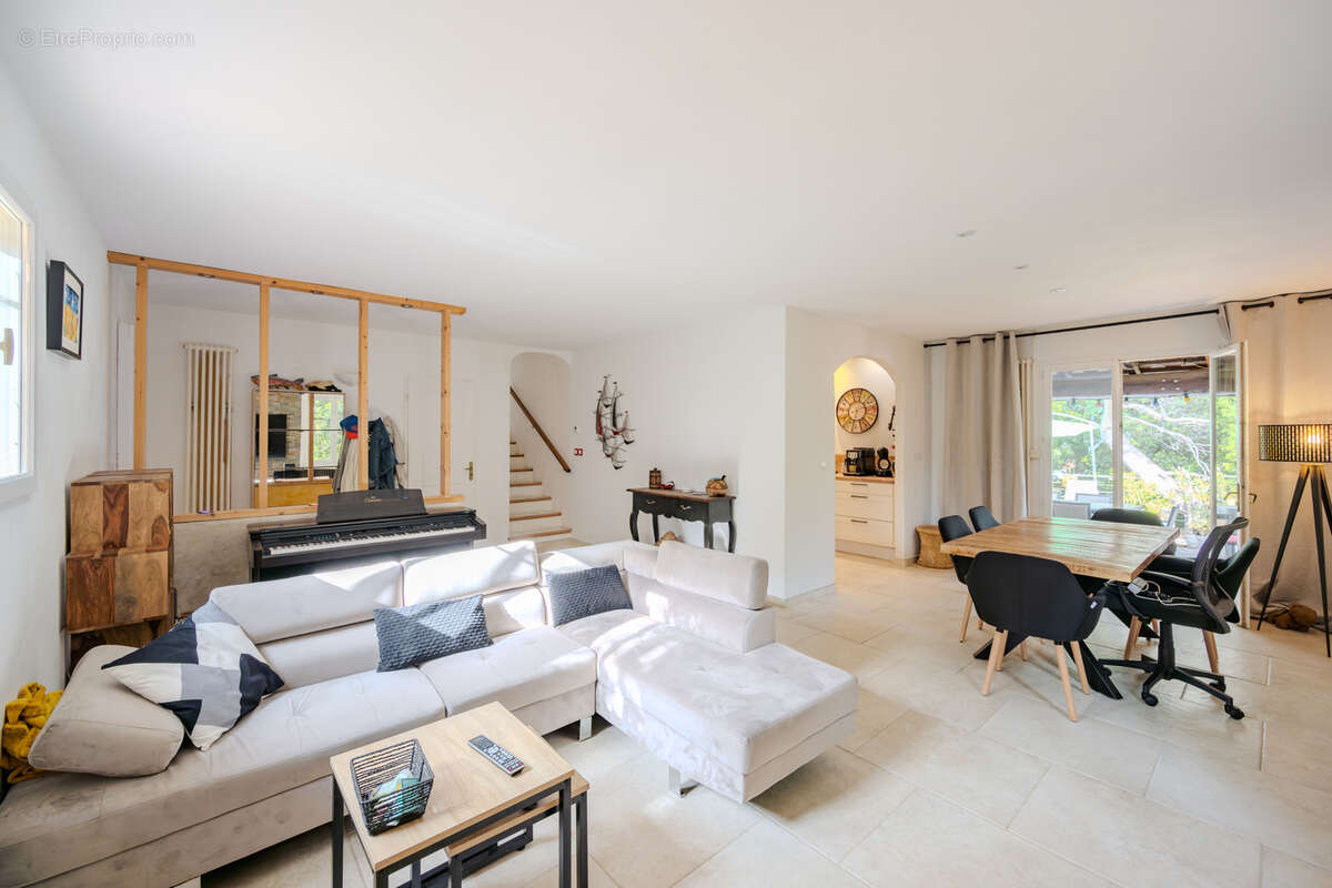 Maison à MEOUNES-LES-MONTRIEUX