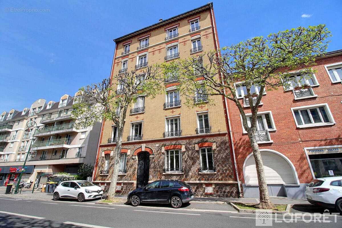 Appartement à LA GARENNE-COLOMBES