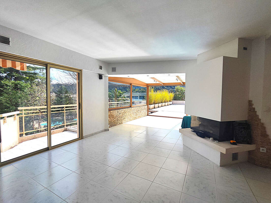 Appartement à MANDELIEU-LA-NAPOULE