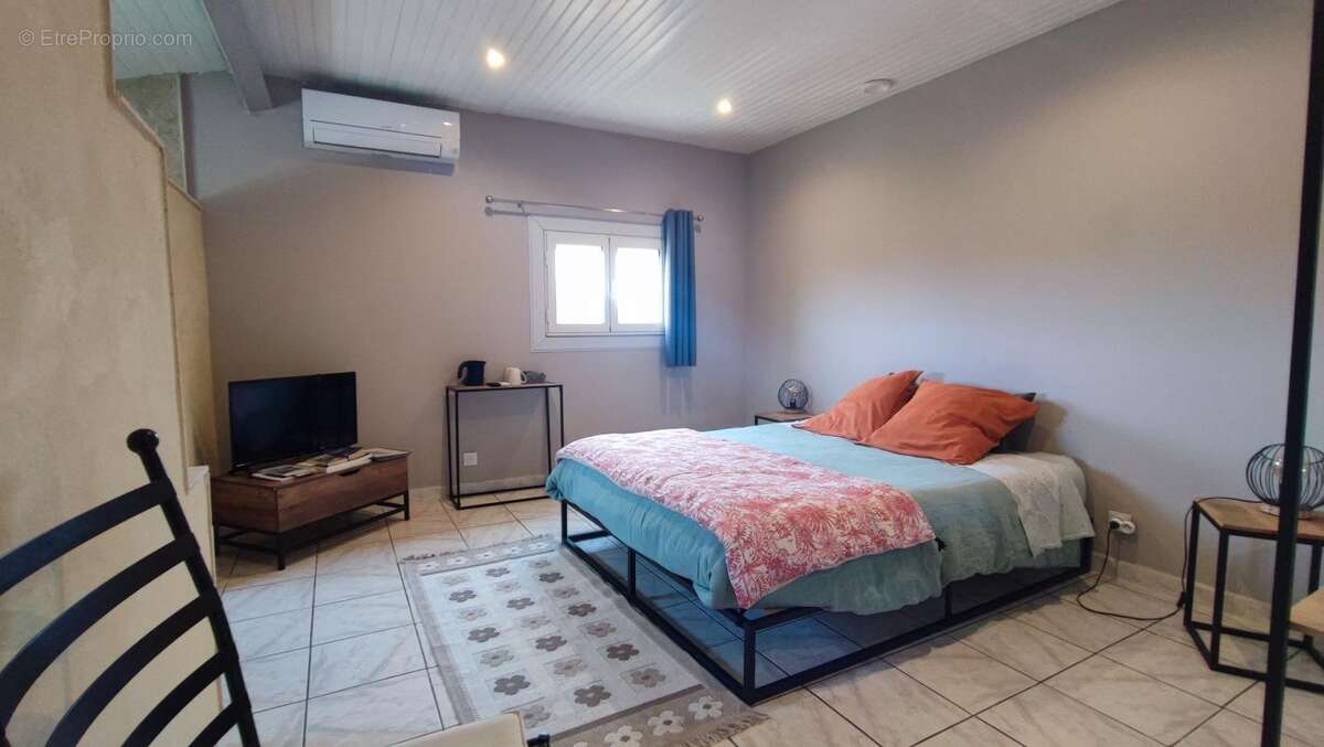 Maison à SAINT-QUENTIN-LA-POTERIE