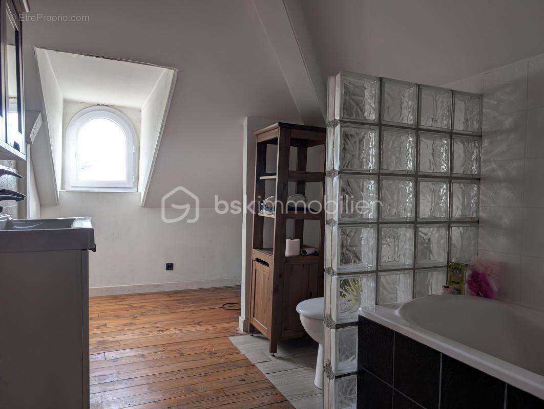 Maison à MONTROND-LES-BAINS