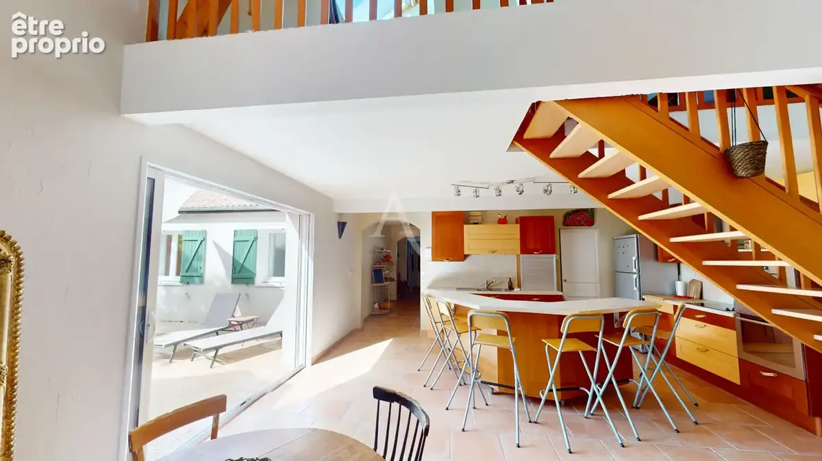 Maison familiale de caractère aux beaux volumes, au calme et sans vis-à-vis - photo 6