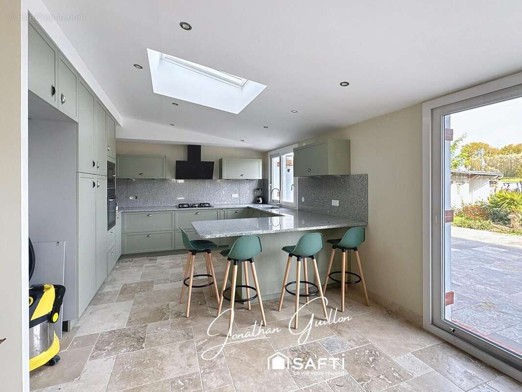 Photo 2 - Maison à CRECY-LA-CHAPELLE