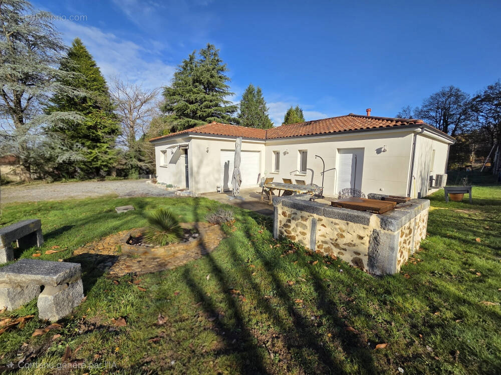 Maison à SAINT-PIERRE-DE-FURSAC