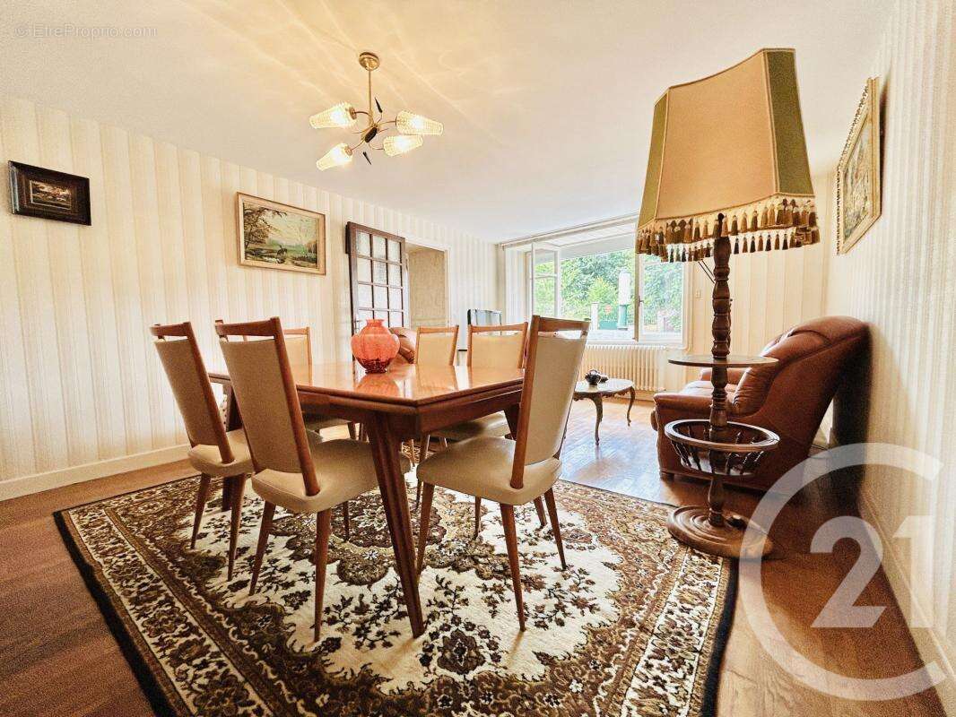 Maison à SAINT-LAURENT-SUR-GORRE