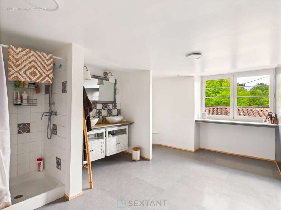 Maison à PIEGUT-PLUVIERS