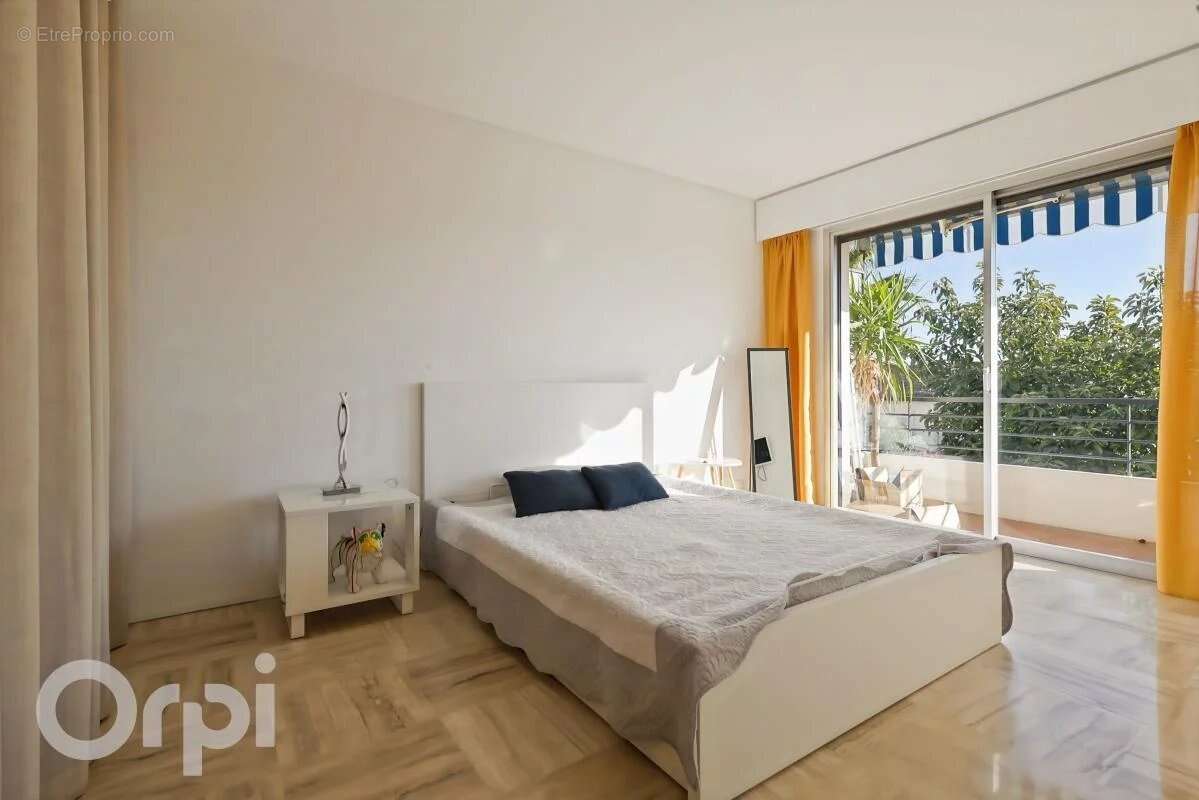 Appartement à LE CANNET