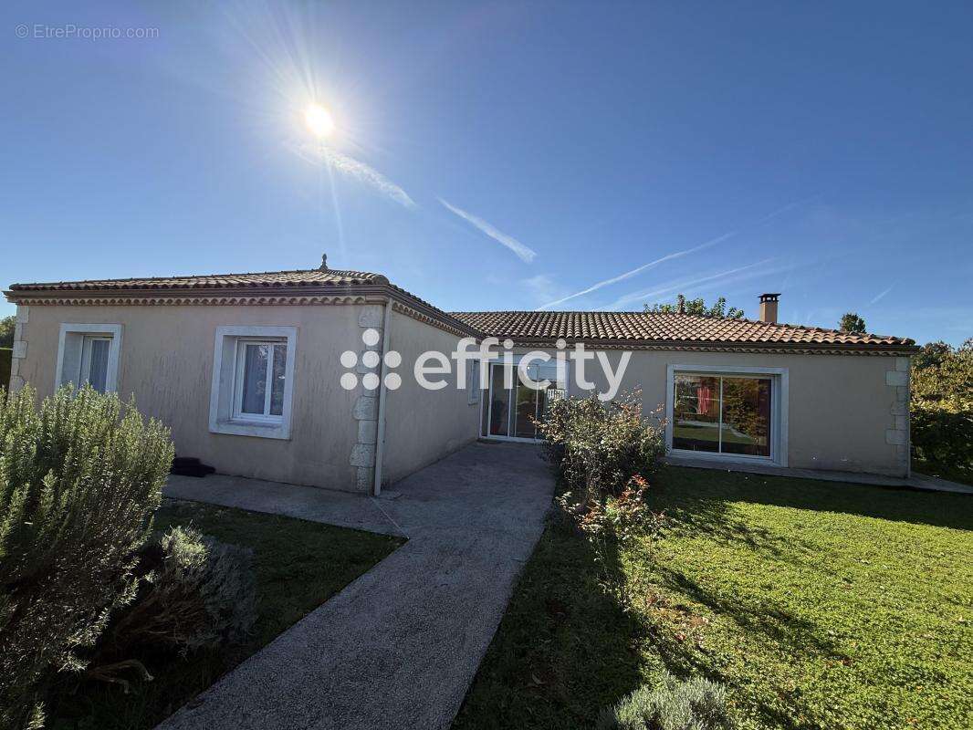 Maison à LES ADJOTS