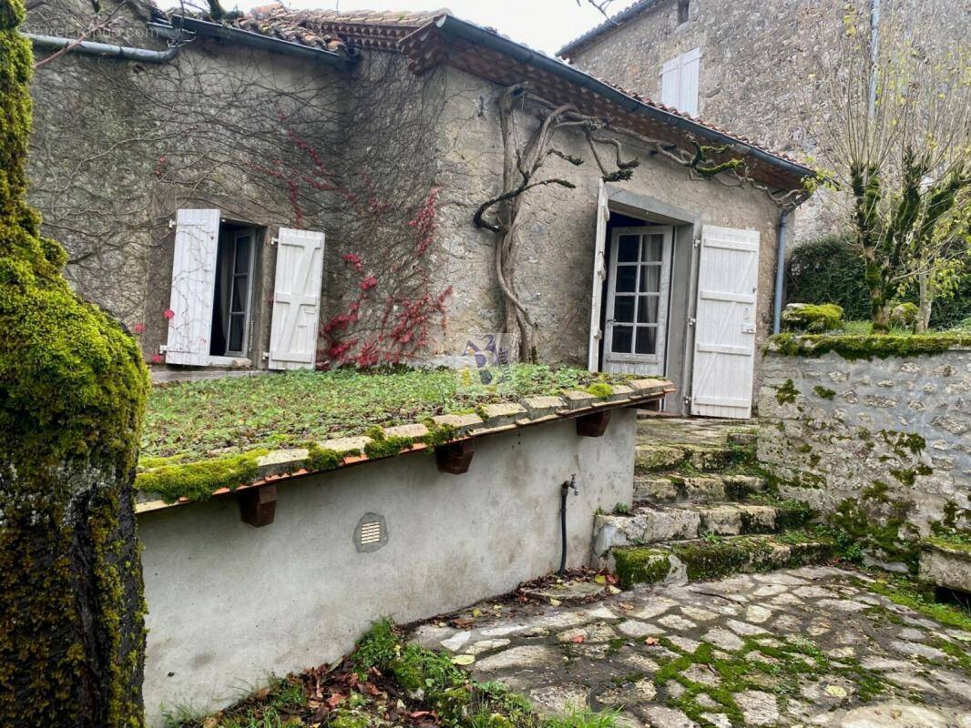 Maison à VILLEBOIS-LAVALETTE