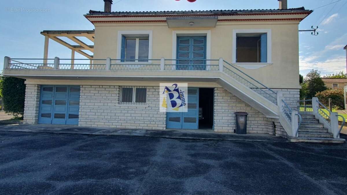 Maison à MAGNAC-SUR-TOUVRE