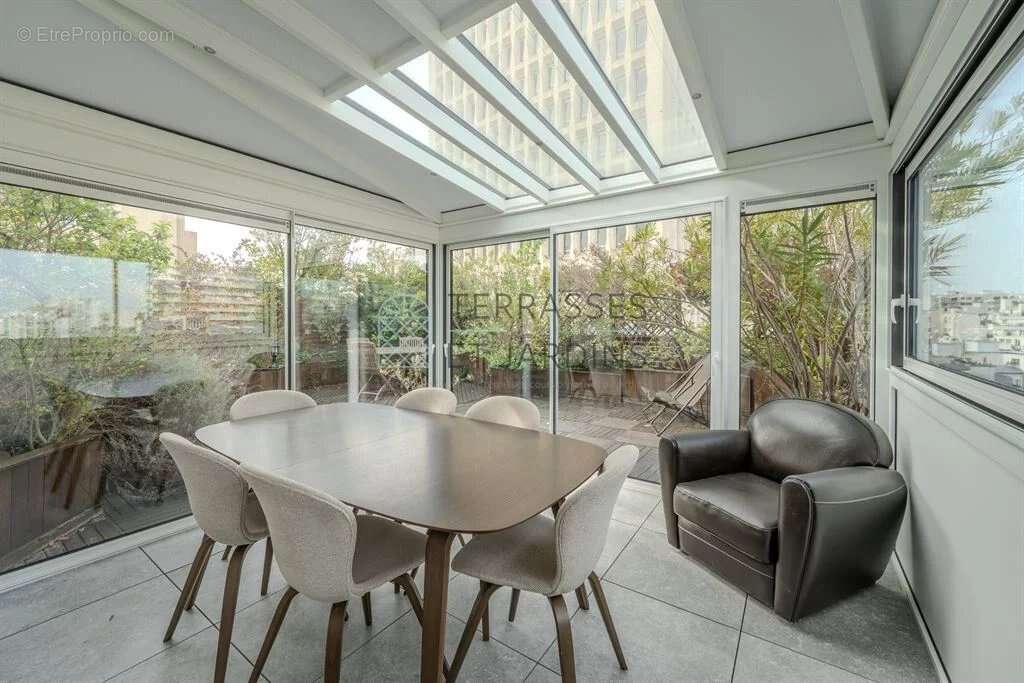 Appartement à PARIS-15E
