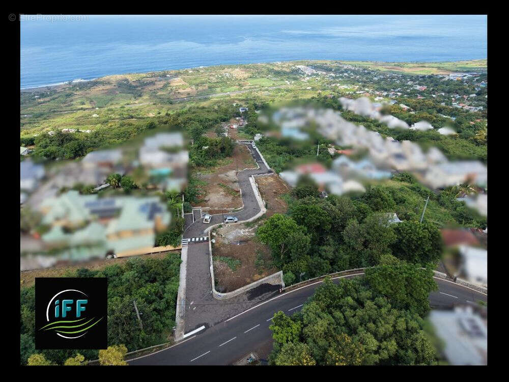 Terrain à SAINT-LEU