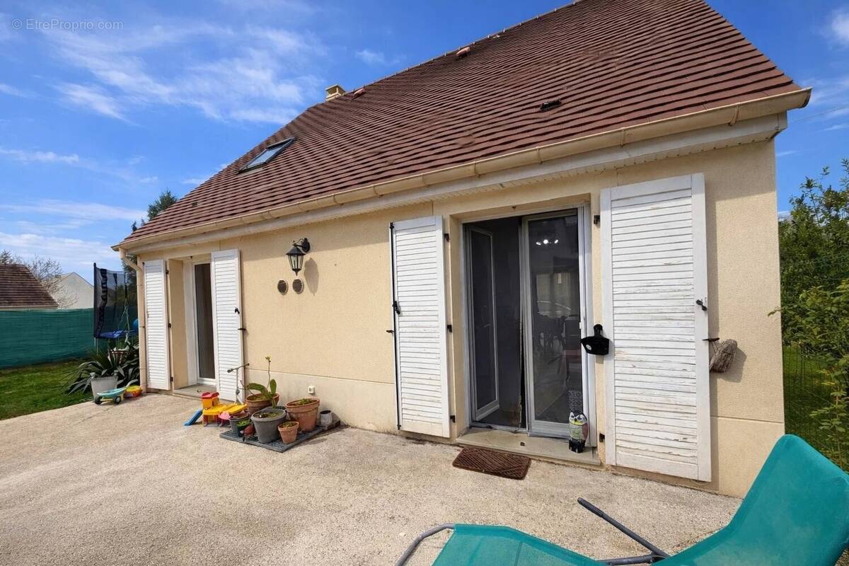 Maison à CRECY-LA-CHAPELLE