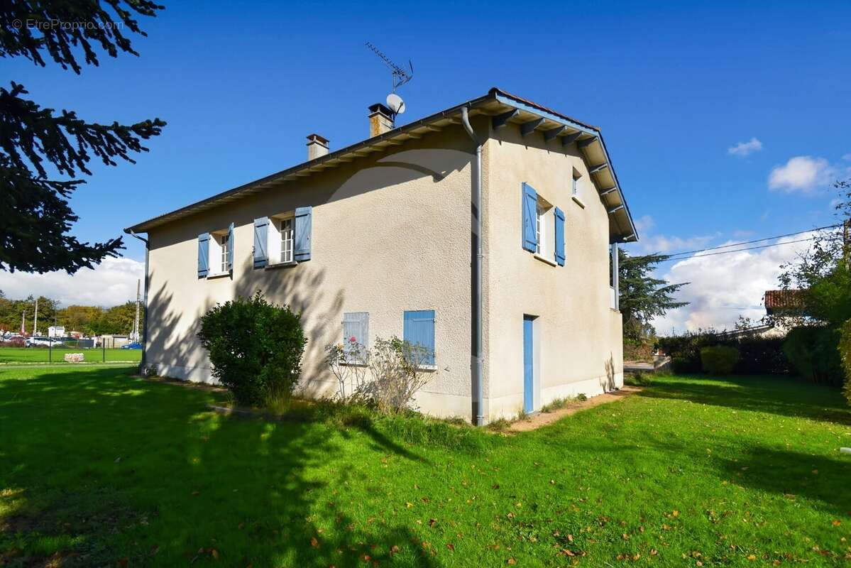 Maison à NEGREPELISSE