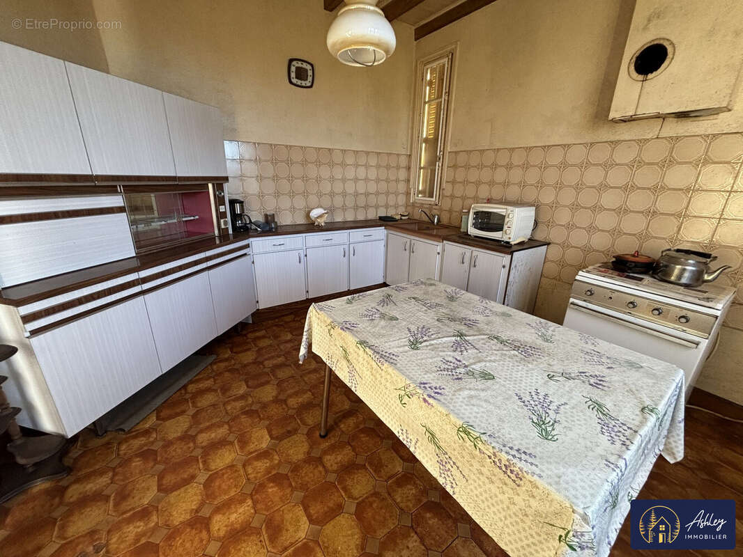 Maison 6 pièces LANOBRE - Maison à LANOBRE