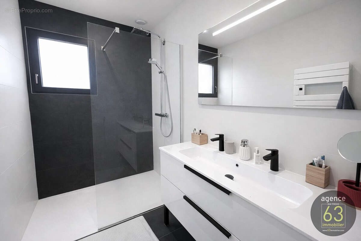 Maison à SAINT-AMANT-TALLENDE