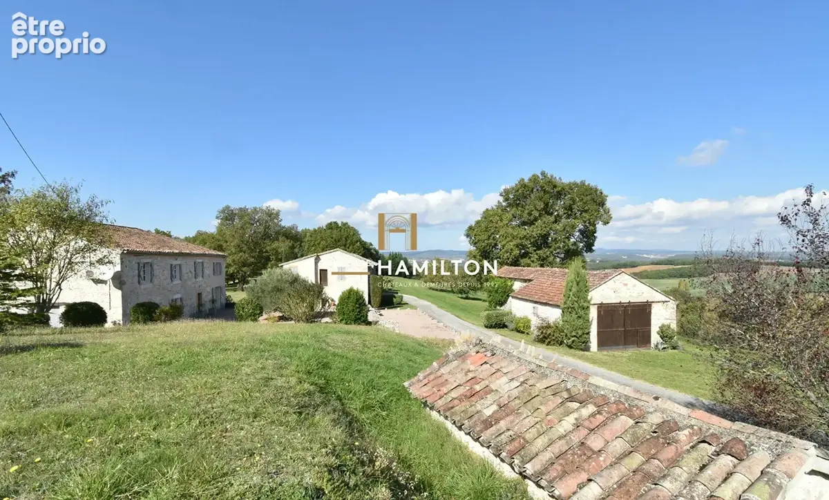 Magnifique domaine de 32 ha  avec lac, et vue dominante sur les environs - photo 14
