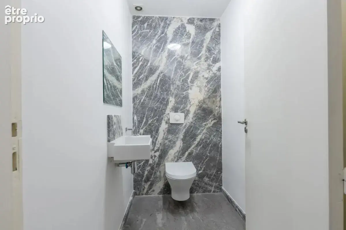 Appartement ensemble de bureaux 6 pièces de 152 m² à Avignon - photo 17