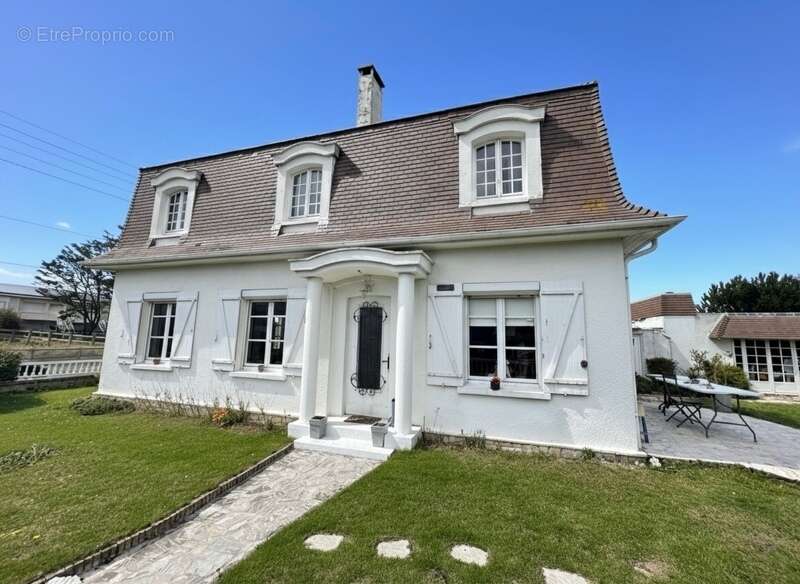 Maison à COLLEVILLE-MONTGOMERY