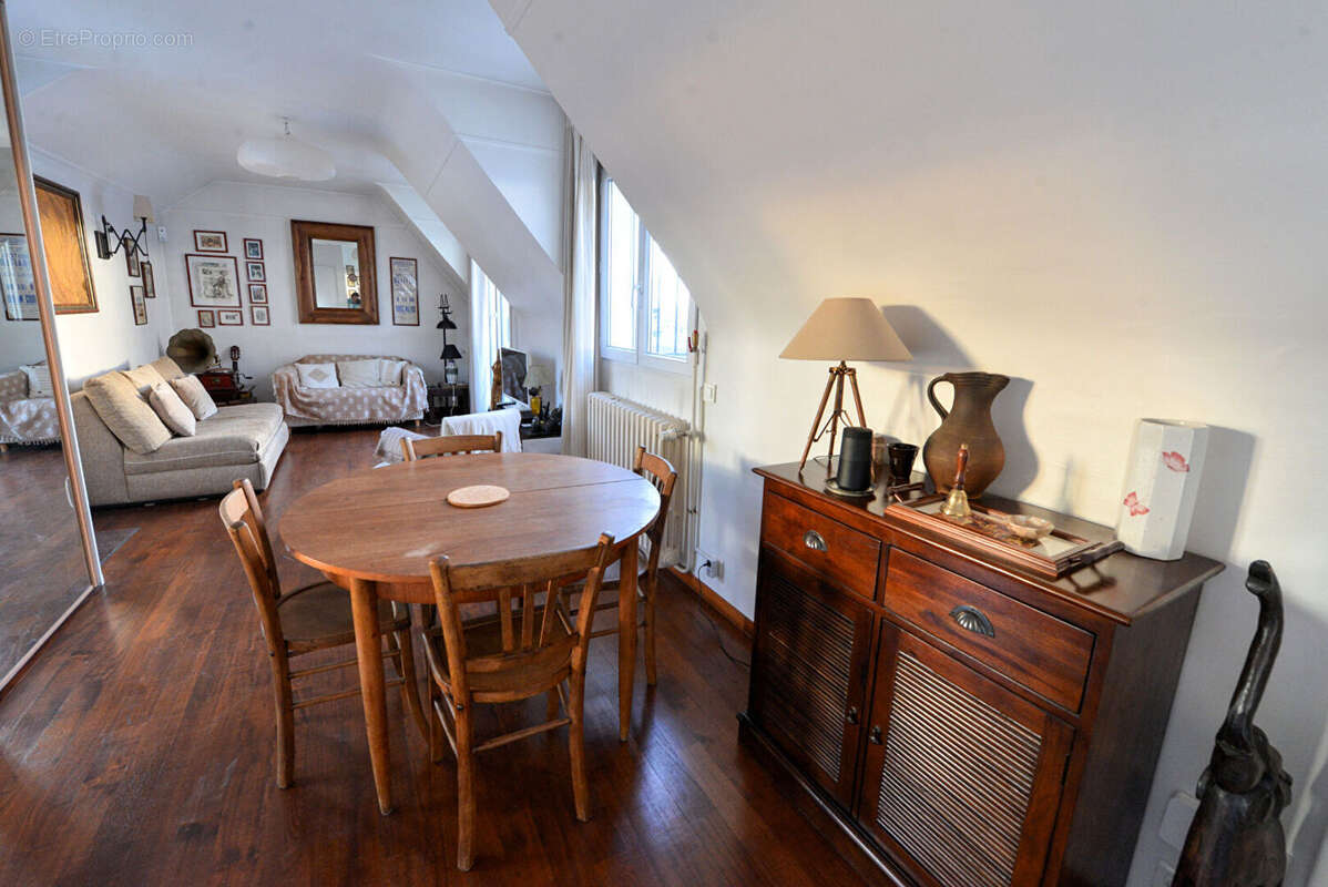 Appartement à PARIS-8E