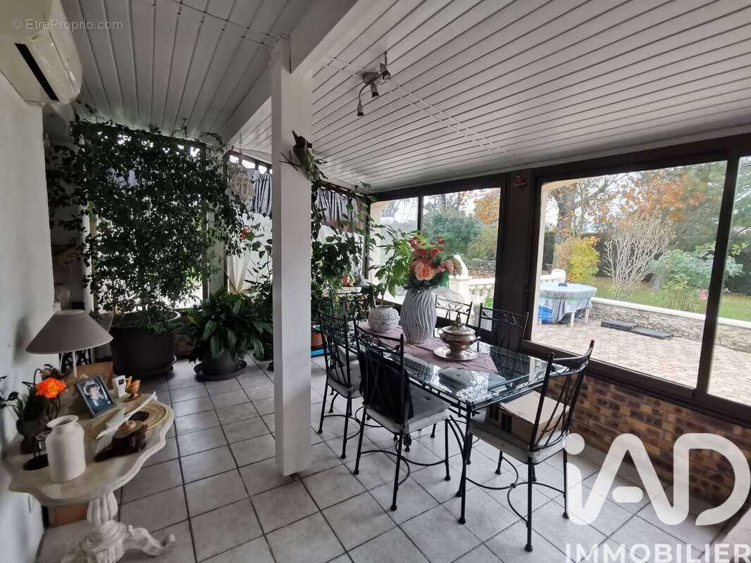 Maison 137 m² à Le Douhet  - photo 6