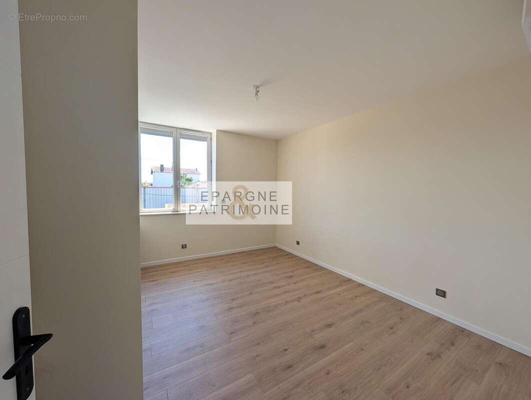 n°1 - Appartement à LE PEAGE-DE-ROUSSILLON