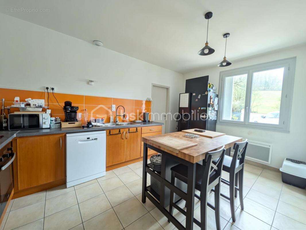 Maison à VIC-FEZENSAC