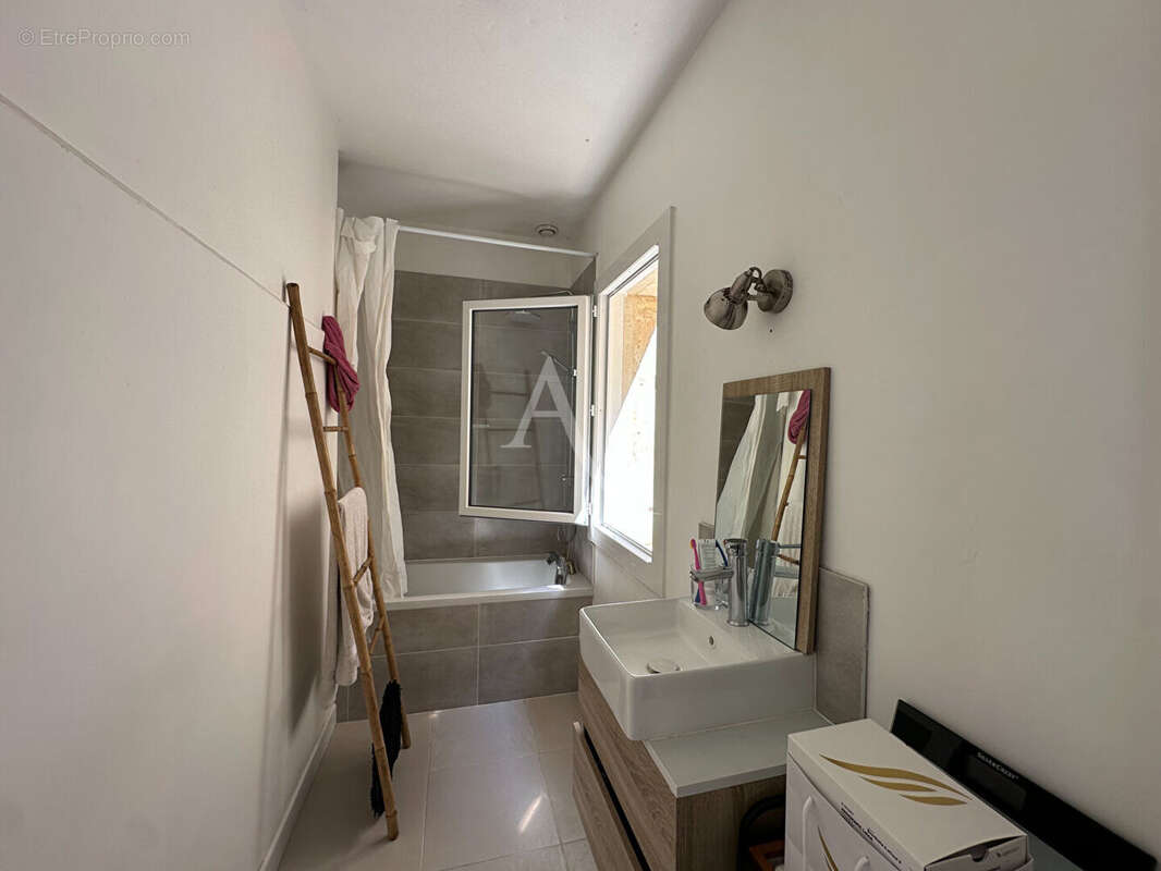 Appartement Type 3 Hyper Centre de Rochefort 3 pièces - photo 6