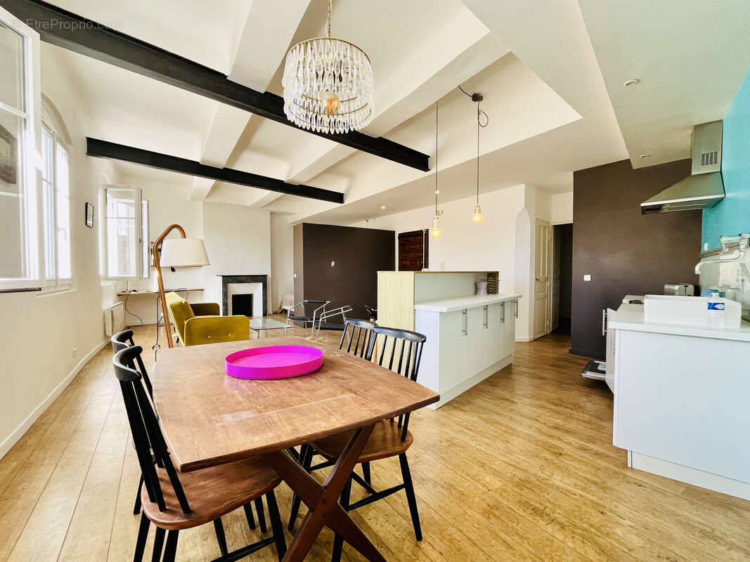 Appartement à MARSEILLE-2E