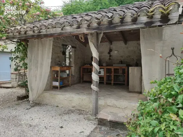 Magnifique maison en pierre avec gîte attenant et 6 575 m2 de terrain arboré - photo 7